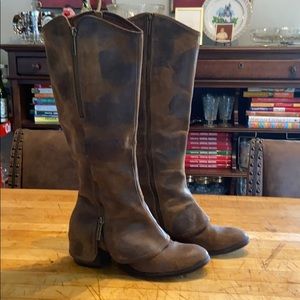 Donald J Pliner genuine leather boots 6  1/2